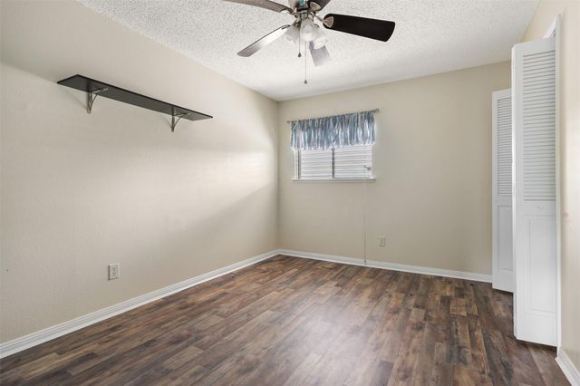 1705 20th Avenue N, Texas City, TX 77590