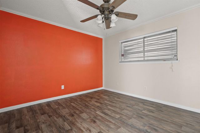 1705 20th Avenue N, Texas City, TX 77590