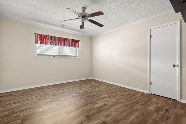 1705 20th Avenue N, Texas City, TX 77590