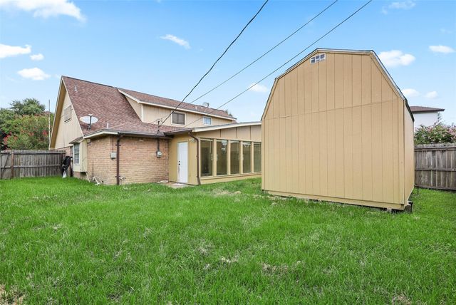 1705 20th Avenue N, Texas City, TX 77590