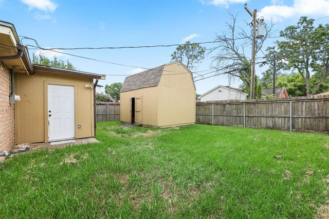 1705 20th Avenue N, Texas City, TX 77590
