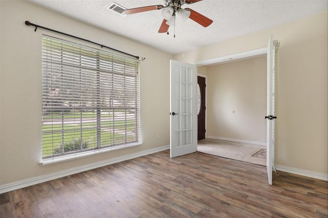 1705 20th Avenue N, Texas City, TX 77590