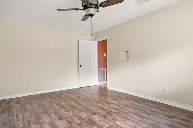 1705 20th Avenue N, Texas City, TX 77590