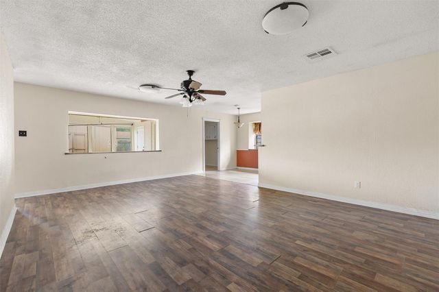 1705 20th Avenue N, Texas City, TX 77590