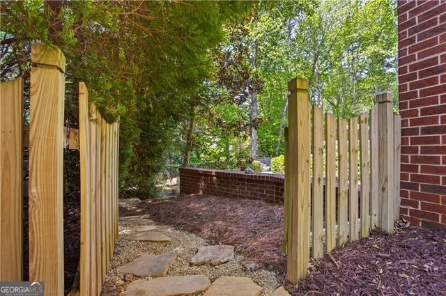4662 Gilhams Road NE, Roswell, GA 30075