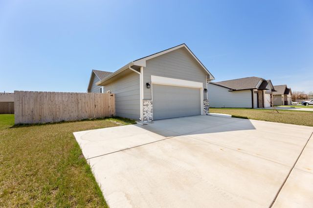 4446 Rutgers Ct, Maize, KS 67101