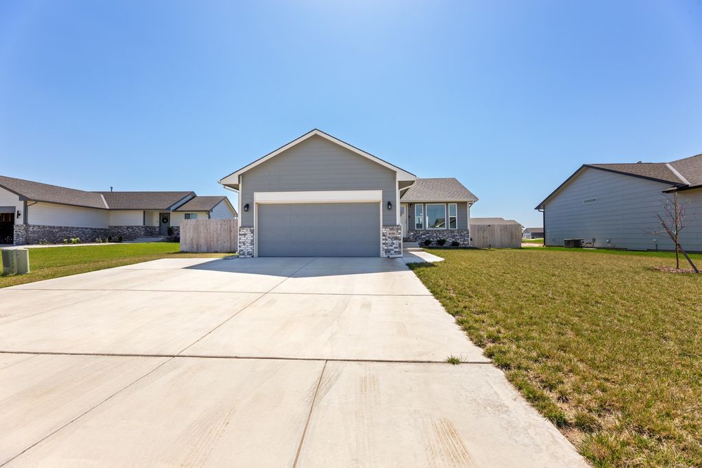 4446 Rutgers Ct, Maize, KS 67101