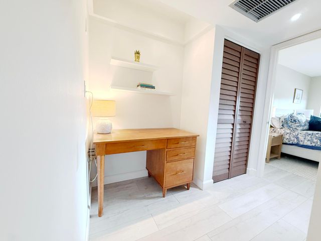 551 Greensward Lane 204-d, Delray Beach, FL 33445