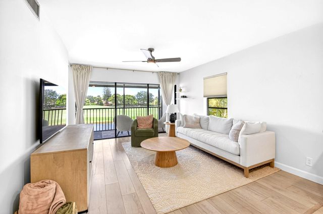 551 Greensward Lane 204-d, Delray Beach, FL 33445