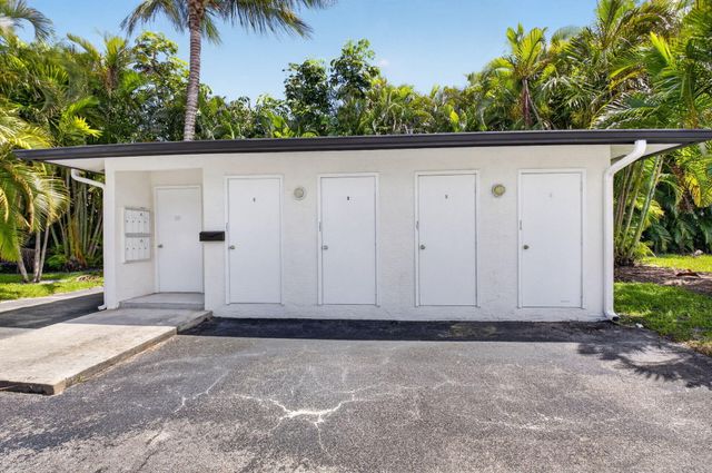 551 Greensward Lane 204-d, Delray Beach, FL 33445