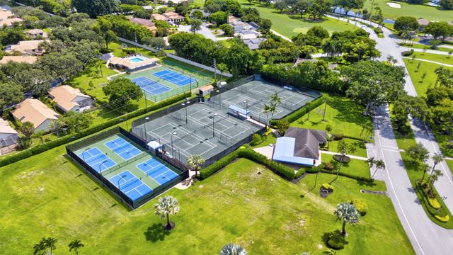 551 Greensward Lane 204-d, Delray Beach, FL 33445