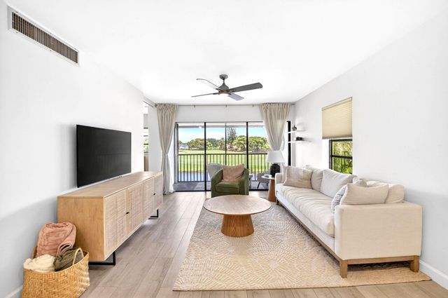 551 Greensward Lane 204-d, Delray Beach, FL 33445