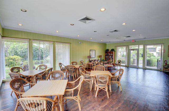 551 Greensward Lane 204-d, Delray Beach, FL 33445