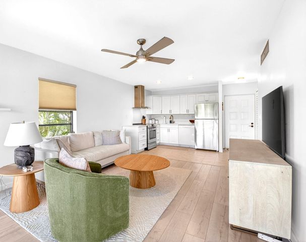 551 Greensward Lane 204-d, Delray Beach, FL 33445