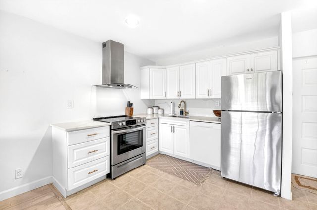 551 Greensward Lane 204-d, Delray Beach, FL 33445