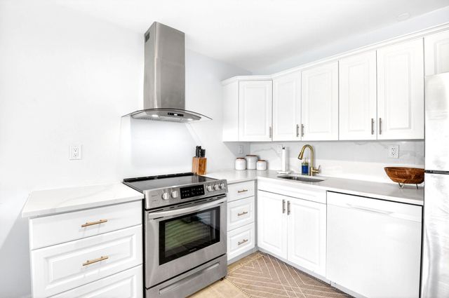 551 Greensward Lane 204-d, Delray Beach, FL 33445