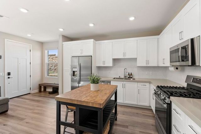 1209 Sunrise View 105, San Marcos, CA 92078