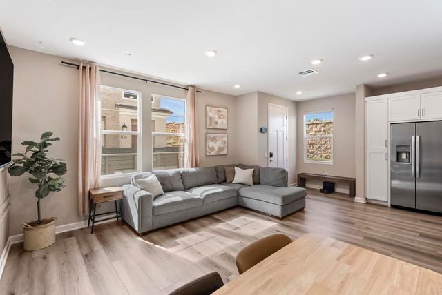 1209 Sunrise View 105, San Marcos, CA 92078