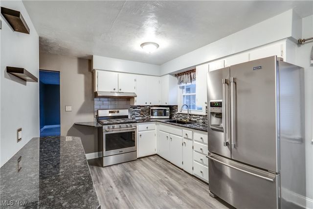 12855 Redwood Avenue NW, Uniontown, OH 44685