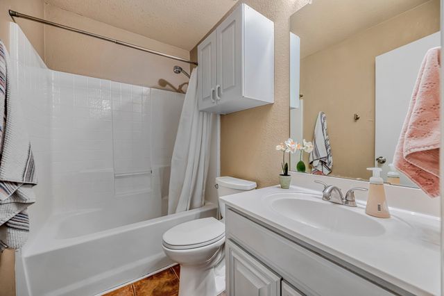 10865 Braemoor Drive, Fort Worth, TX 76052