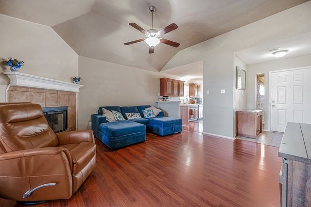 10865 Braemoor Drive, Fort Worth, TX 76052