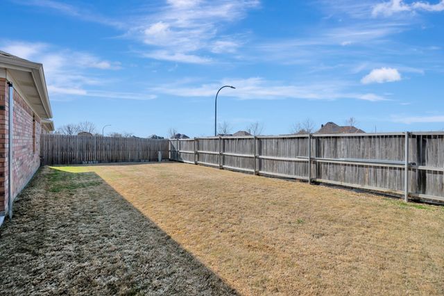 10865 Braemoor Drive, Fort Worth, TX 76052