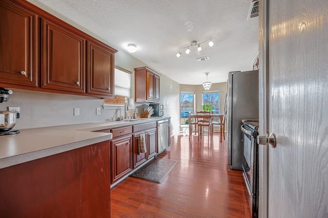 10865 Braemoor Drive, Fort Worth, TX 76052