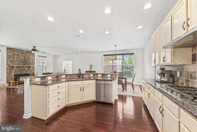 43245 BARNSTEAD DR, Ashburn, VA 20148