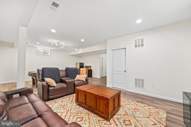 43245 BARNSTEAD DR, Ashburn, VA 20148