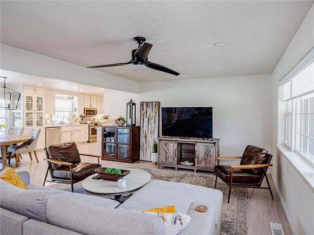 12136 Bedrock Lane, Bentonville, AR 72712