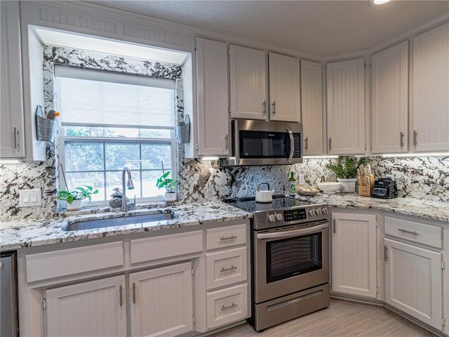 12136 Bedrock Lane, Bentonville, AR 72712