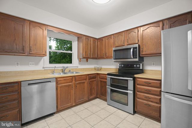 10608 HOLLEYBROOKE DR, Spotsylvania, VA 22553
