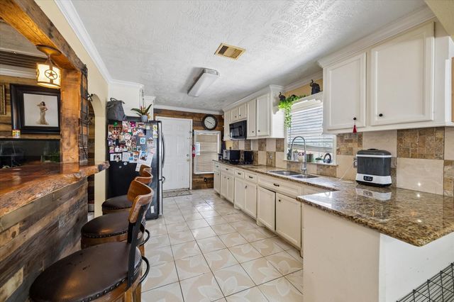 9944 E Hardy Road, Houston, TX 77093