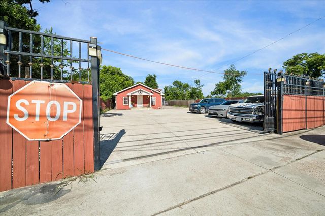 9944 E Hardy Road, Houston, TX 77093