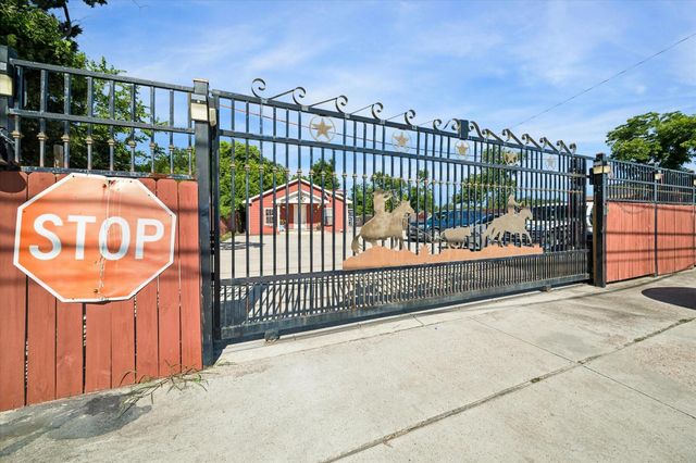 9944 E Hardy Road, Houston, TX 77093