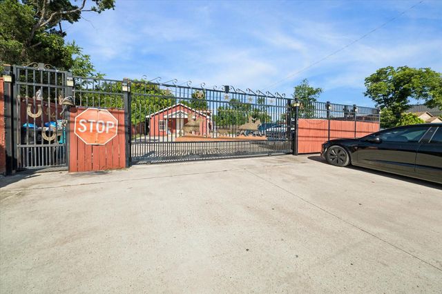 9944 E Hardy Road, Houston, TX 77093