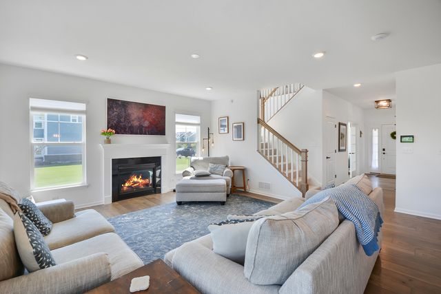 10 Crystal Downs Drive, Hawthorn Woods, IL 60047