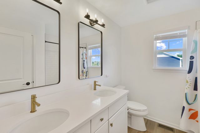 10 Crystal Downs Drive, Hawthorn Woods, IL 60047