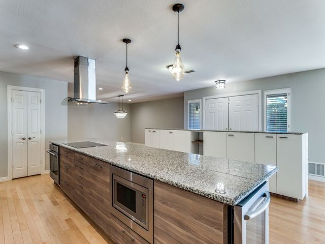 5963 River Bend Drive, Benbrook, TX 76132