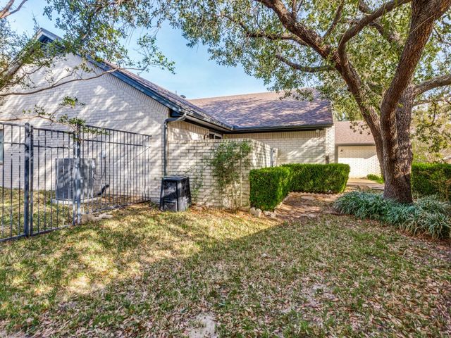 5963 River Bend Drive, Benbrook, TX 76132