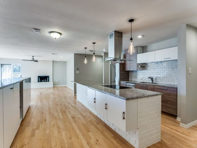 5963 River Bend Drive, Benbrook, TX 76132