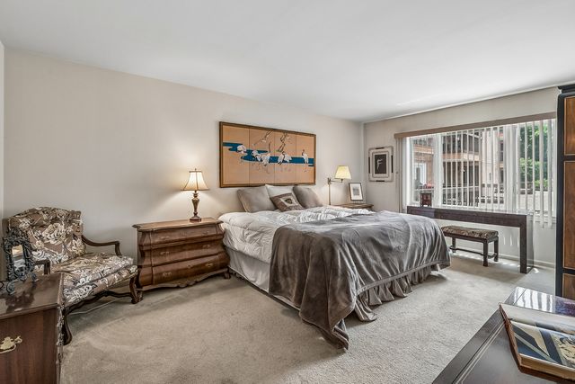 207 Rivershire Lane 207, Lincolnshire, IL 60069