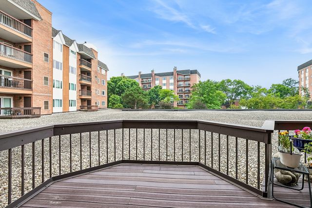 207 Rivershire Lane 207, Lincolnshire, IL 60069