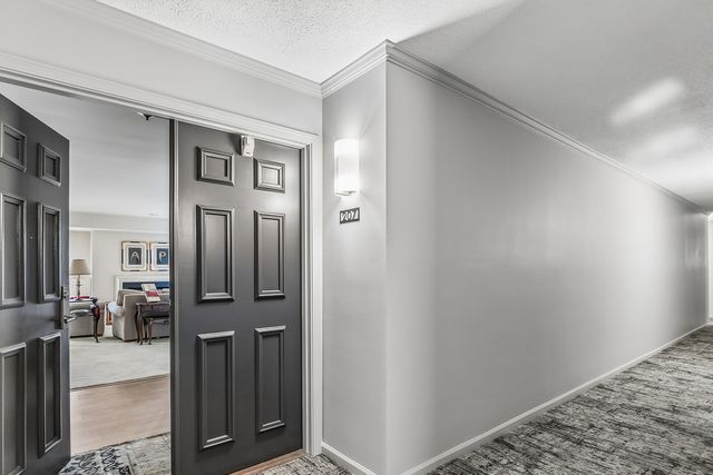 207 Rivershire Lane 207, Lincolnshire, IL 60069