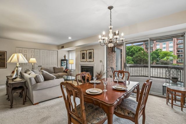 207 Rivershire Lane 207, Lincolnshire, IL 60069