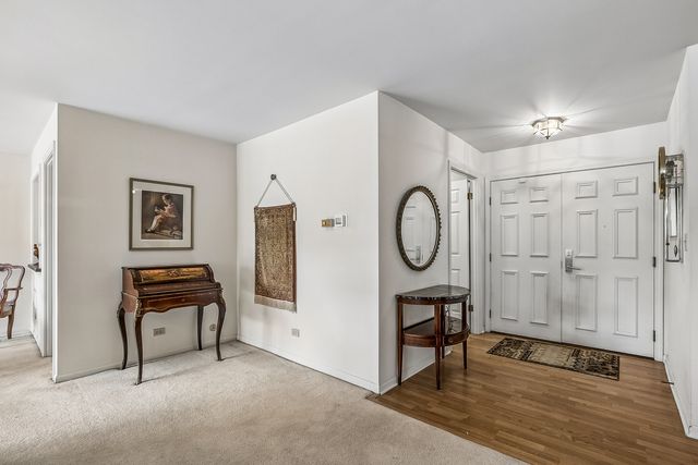 207 Rivershire Lane 207, Lincolnshire, IL 60069
