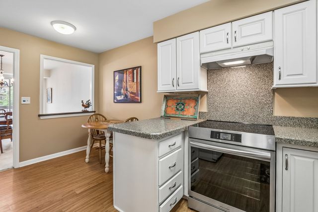 207 Rivershire Lane 207, Lincolnshire, IL 60069