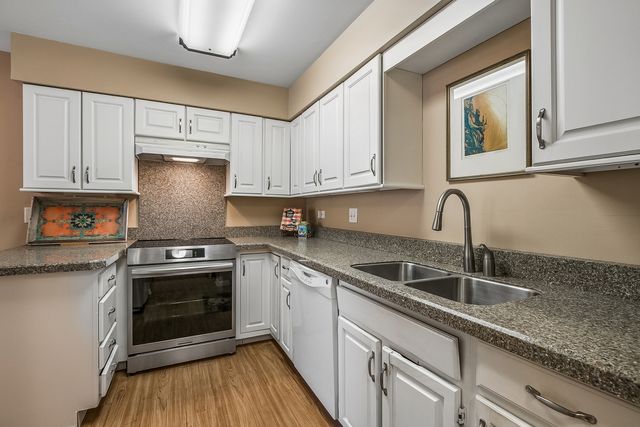 207 Rivershire Lane 207, Lincolnshire, IL 60069