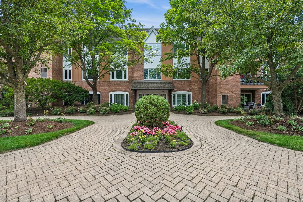 207 Rivershire Lane 207, Lincolnshire, IL 60069