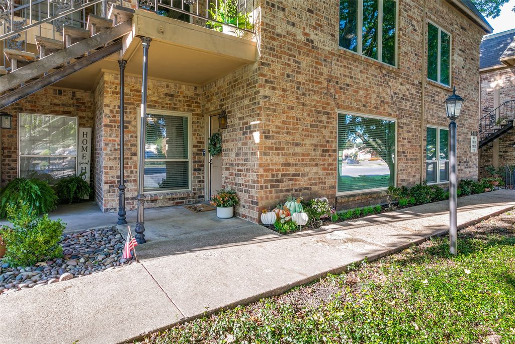 4413 Bellaire Dr S 104S, Fort Worth, TX 76109 — exterior